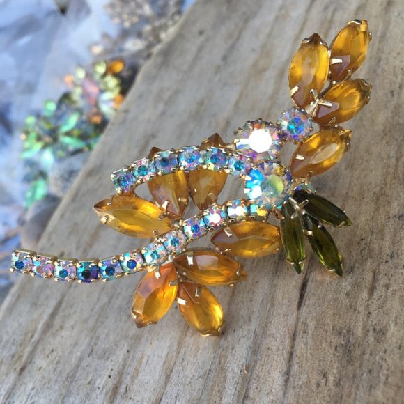 Juliana D&E Floral Brooch Yellow, Peridot & Aurora Borealis Rhinestone - Picture 12 of 13